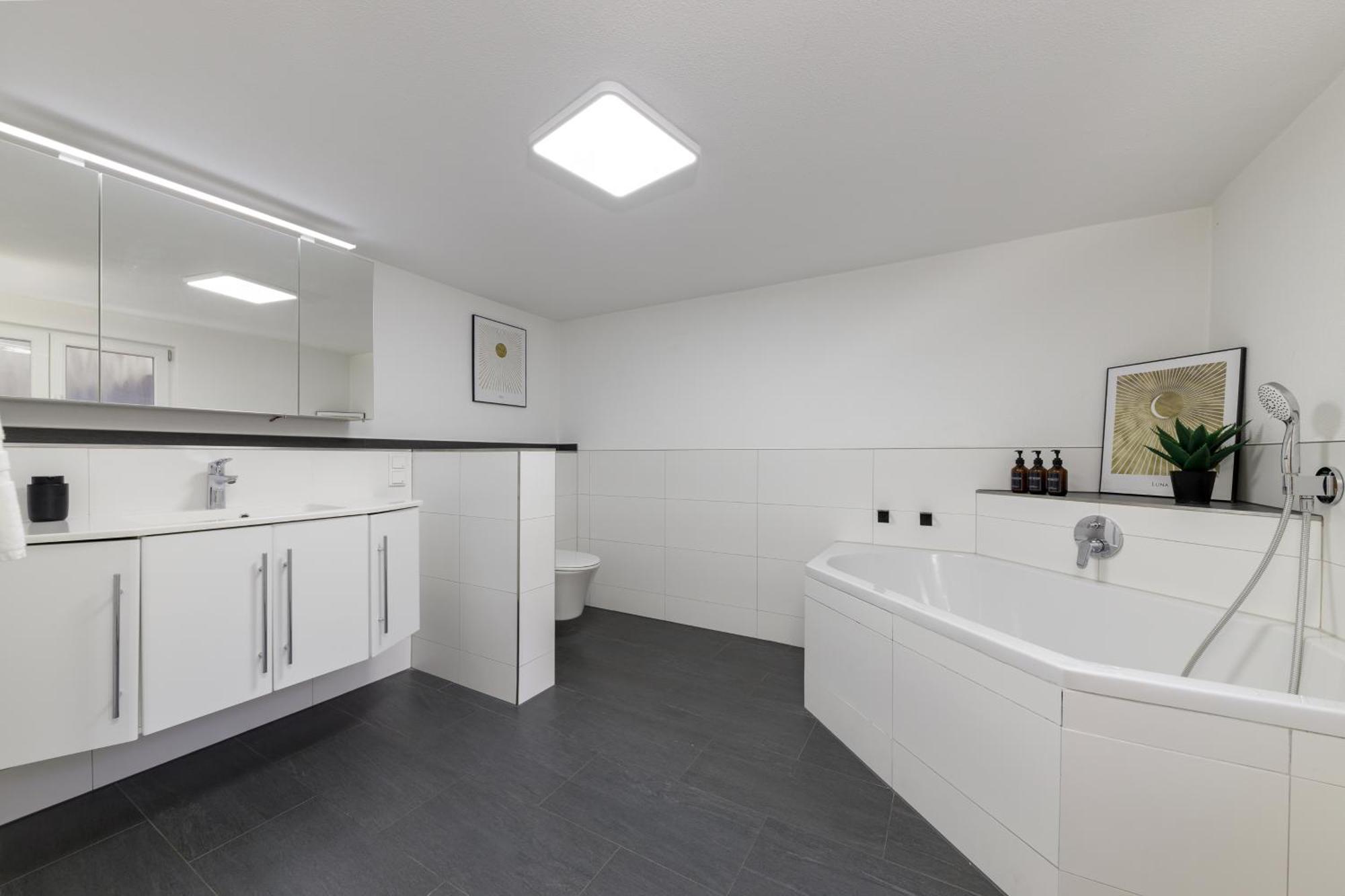 Zentrale Design In Ufernaehe - 105 Qm - Parkplatz - Kueche - Netflix Appartement